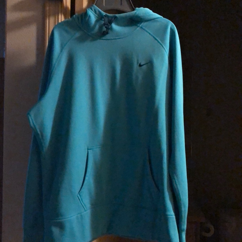 Xtra large therma fit pullover sportswear.